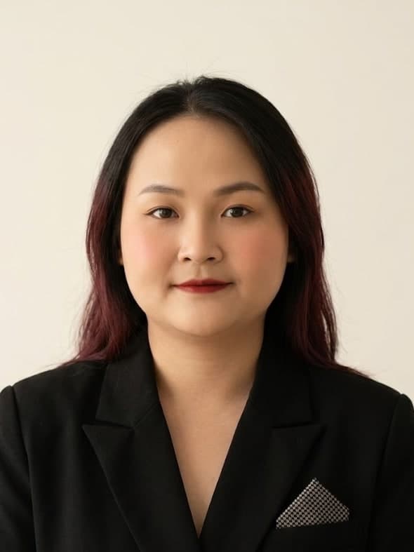 Hàn Kim Thủy (Han Kim Thuy) — Kỹ sư UX phần mềm, ảnh chân dung chuyên nghiệp